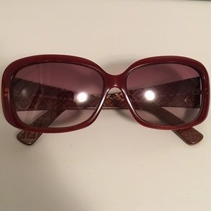 FENDI classic red sunglasses 😎